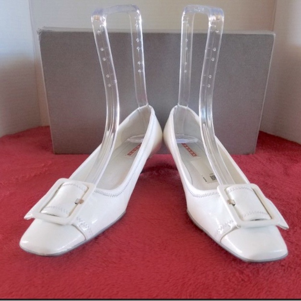Designer Shoes. Prada Kitten Heels. White Leather, Softly used.